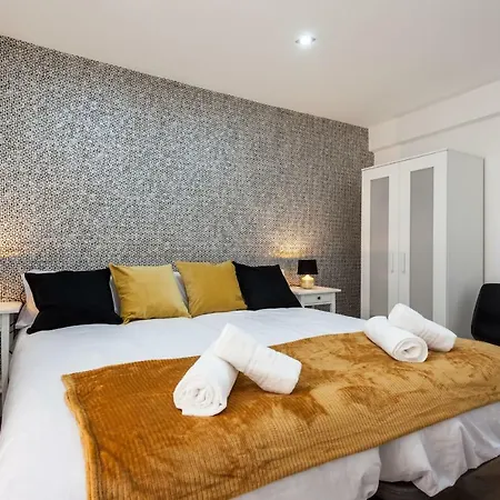 Apartamento Reina Isabel *