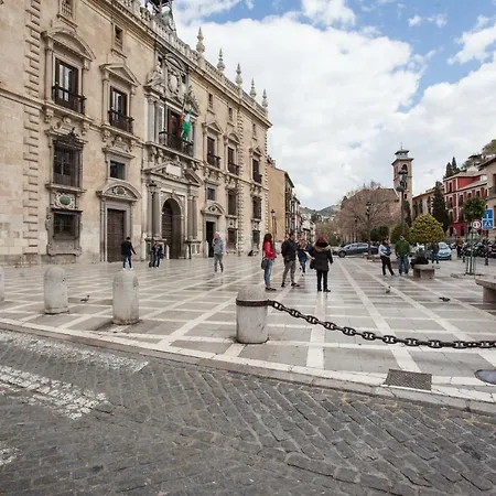 Reina Isabel *